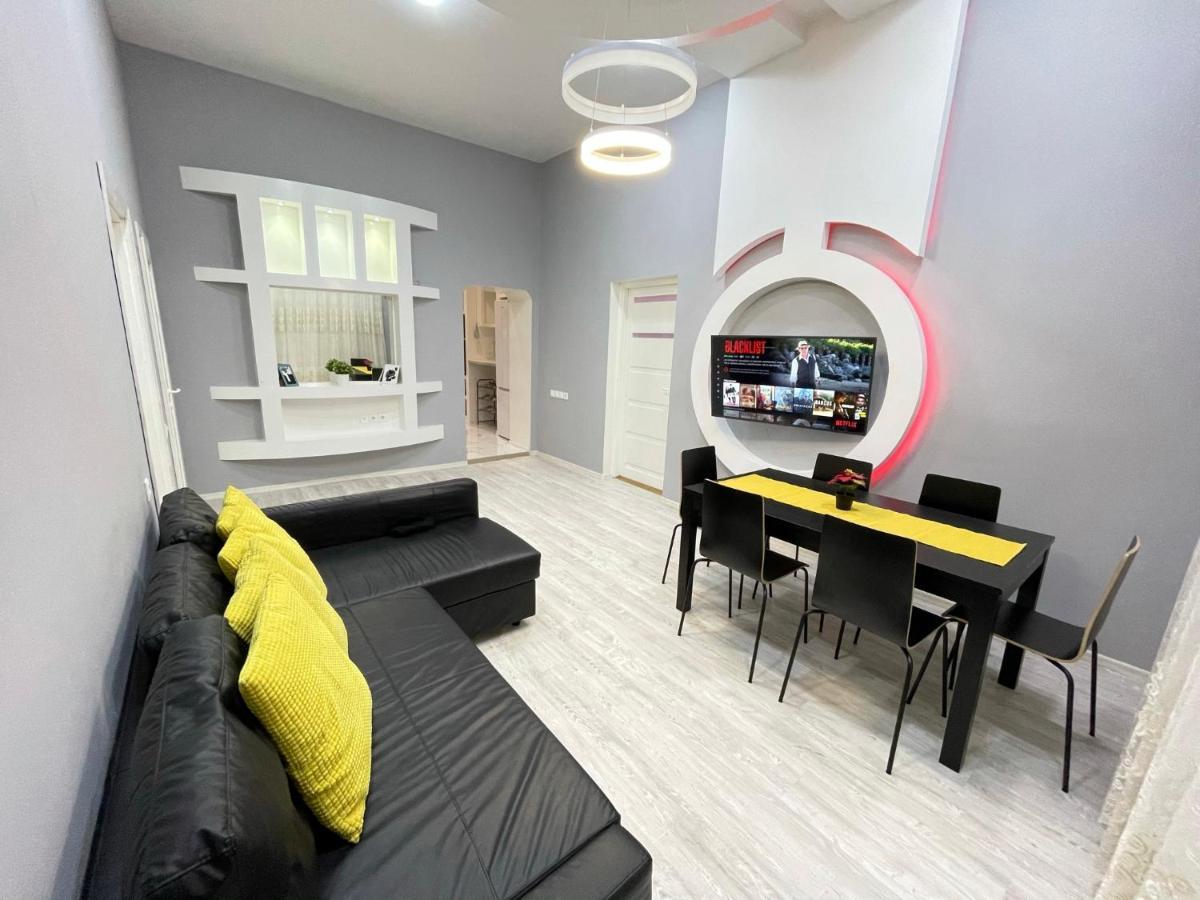 Deluxe Sapphire Residency - 4 Bedrooms Budapest Bagian luar foto