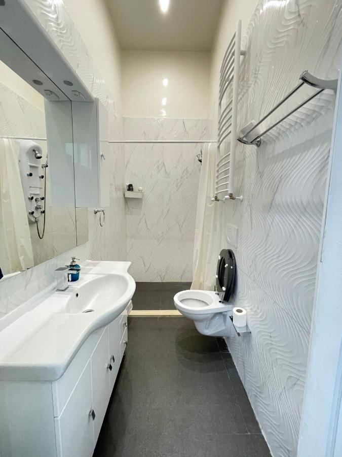 Deluxe Sapphire Residency - 4 Bedrooms Budapest Bagian luar foto