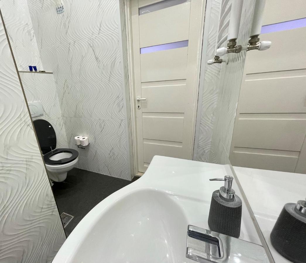 Deluxe Sapphire Residency - 4 Bedrooms Budapest Bagian luar foto